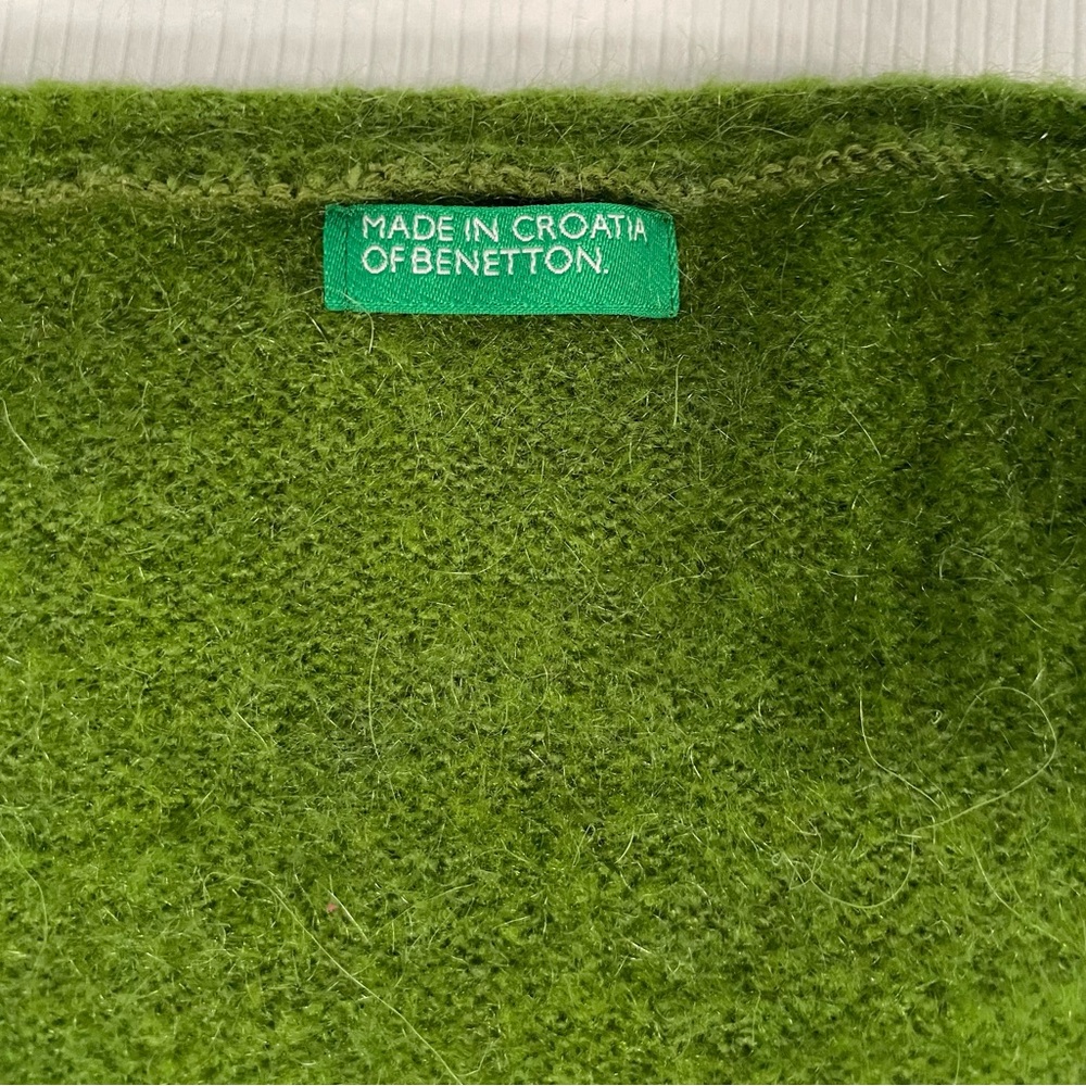 Benetton of Croatia women’s green argyle v-neck sweater - Picture 5 of 7